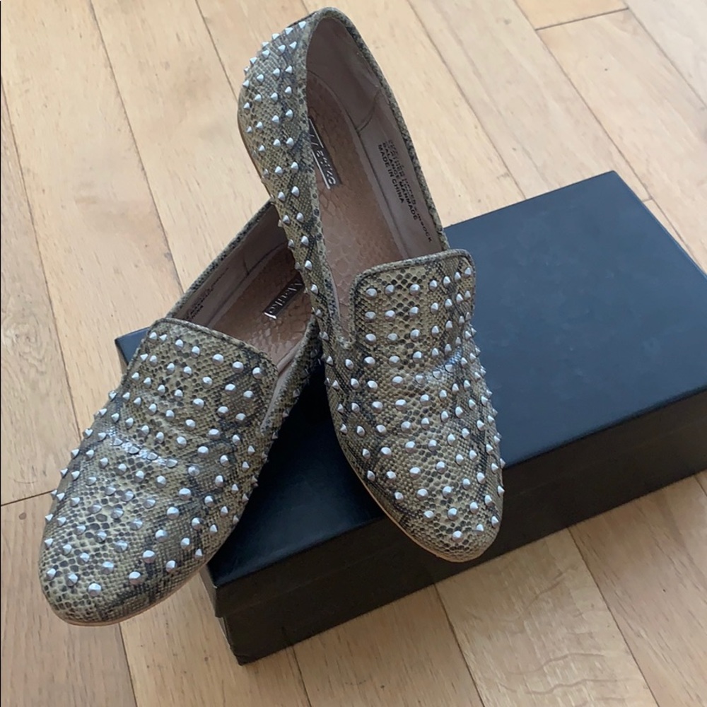 matiko natural snake flats with studs